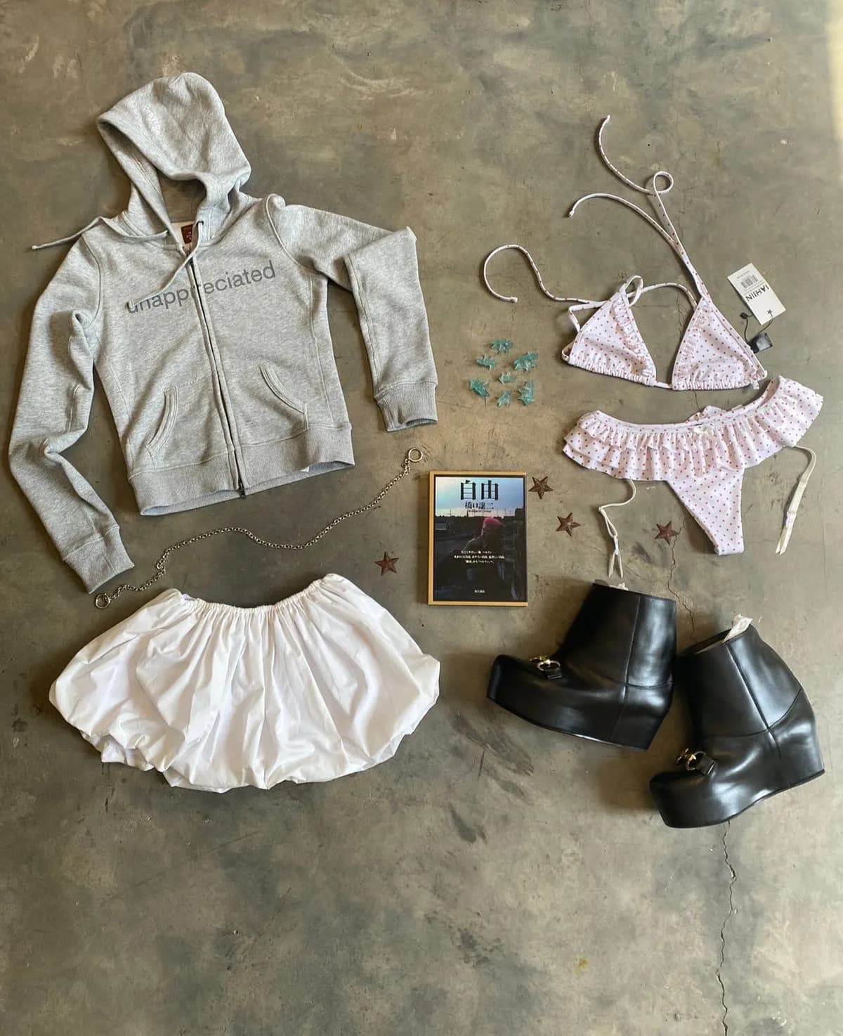 Flat lay curation